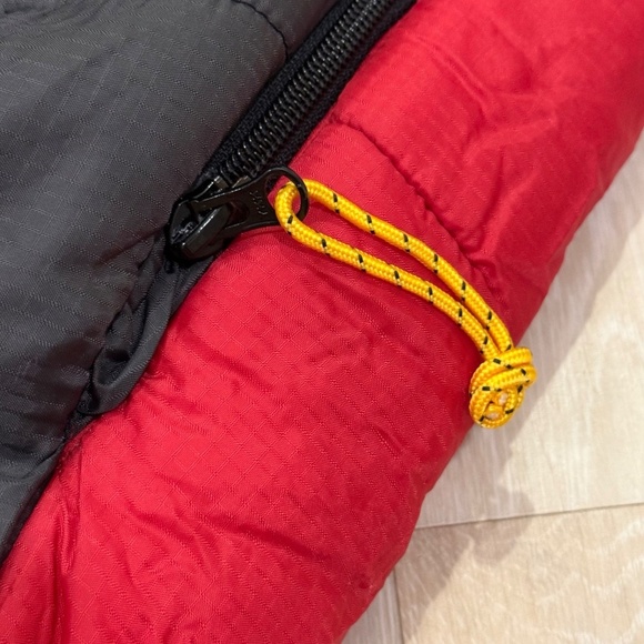 Kelty Mistral Sleeping Bag: 20F Synthetic Regular Right Zip Red/Gray VGC; in bag - Picture 8 of 11